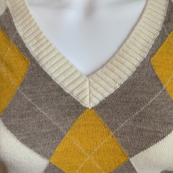 Banana Republic Argyle Sweater - Picture 2 of 5